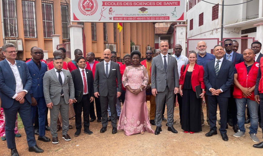 Sous la présidence de M. Volkan ÖSKİPER, Ambassadeur du Cameroun en Turquie. Sous la présidence de M. Volkan ÖSKİPER, Président de la Croix-Rouge camerounaise. Nous avons rendu visite à Cécile AKOME MFOUMOU.